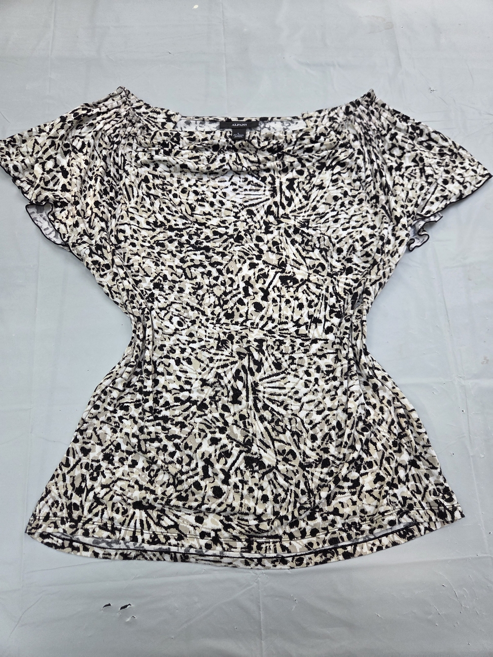 Alfani Black and Cream Abstract Scoop -Neck Flutter Blouse